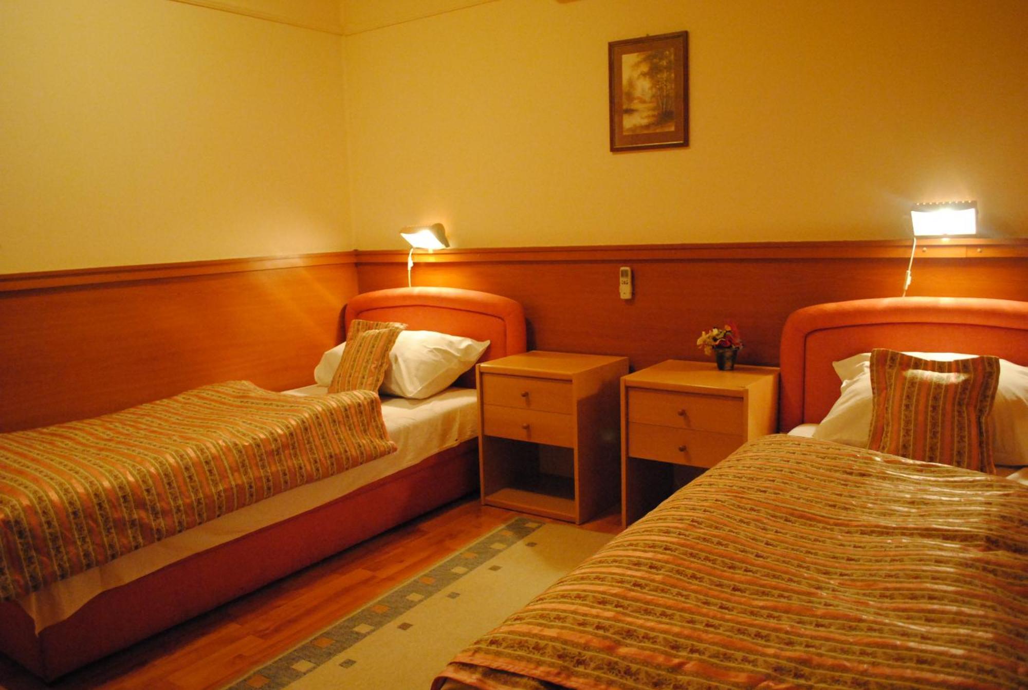 Motel Kiwi Grude Room photo