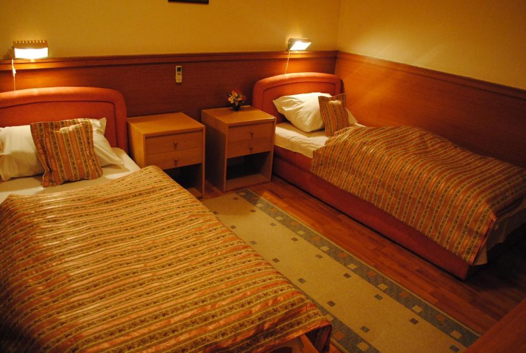 Motel Kiwi Grude Room photo